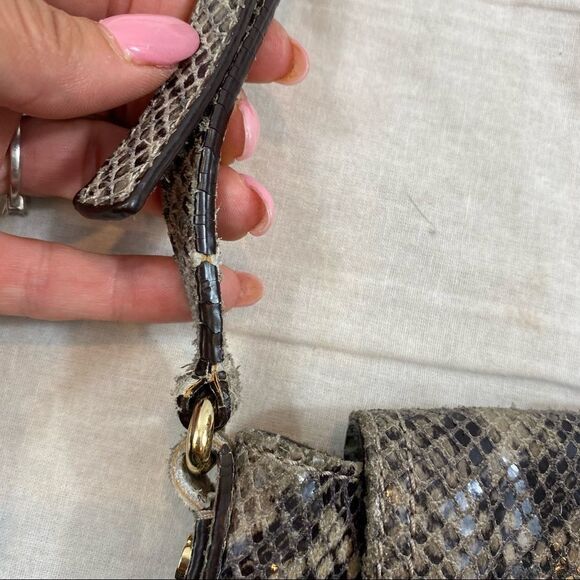 Michael Kors Charlton‎ Snakeskin Crossbody Gold Lock Mini Crossbody Bag - Picture 10 of 16